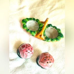 💲⬇️⬇️🎄Rare Antique Rose Petal Salt and Pepper Shakers wCaddy.Hand Painted